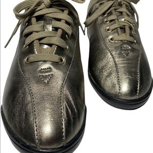 𝅺Easy Spirit Women’s API Gold Fashion Walking Shoes Size 8